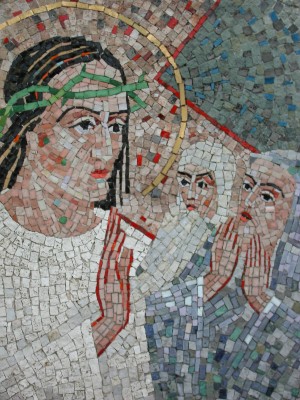 Mosaik von Fred Eckersdorf im Kreuzweg Meschede